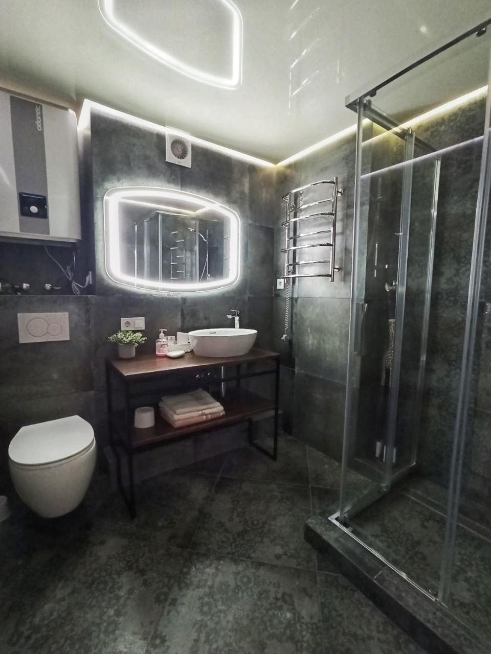 уютная возле бц Tower, концерт-холл оазис كييف